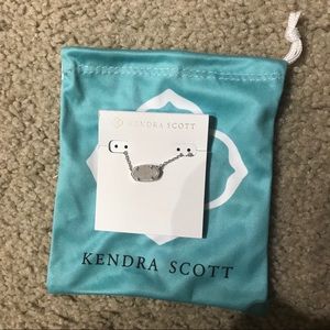 Moving Sale! Kendra Scott Elisa Pendant Necklace